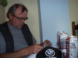 Hondamies ja bemari lippis, kuin ne on joutunnu samaan kuvaan.