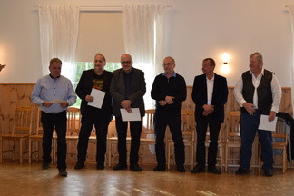 Palkittuja kerholaisia.