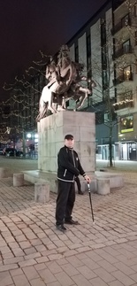 Janne matkalla kulttuurin harrastukseen..